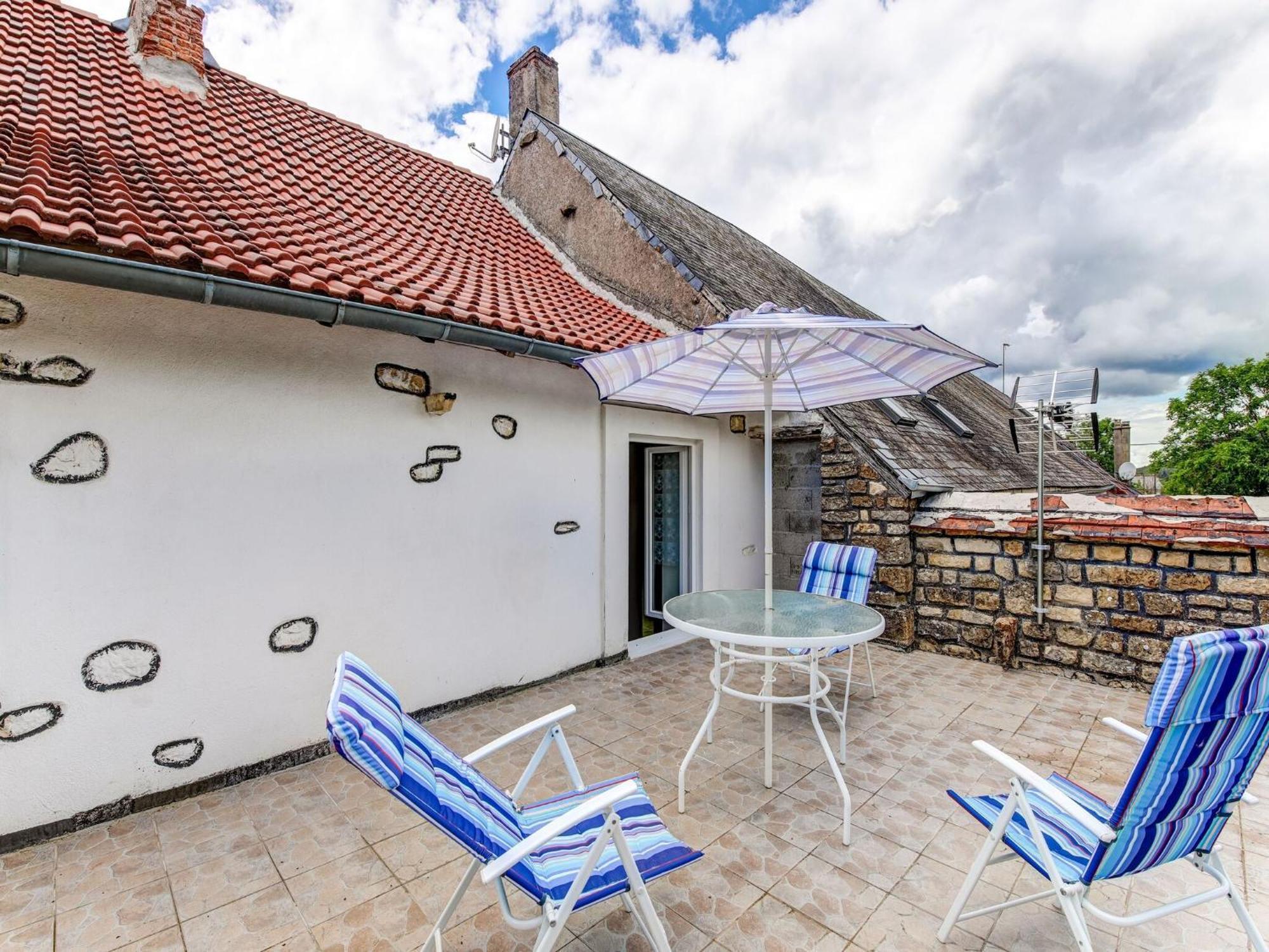 Traditional Holiday Home In Brinon Sur Beuvron Екстериор снимка