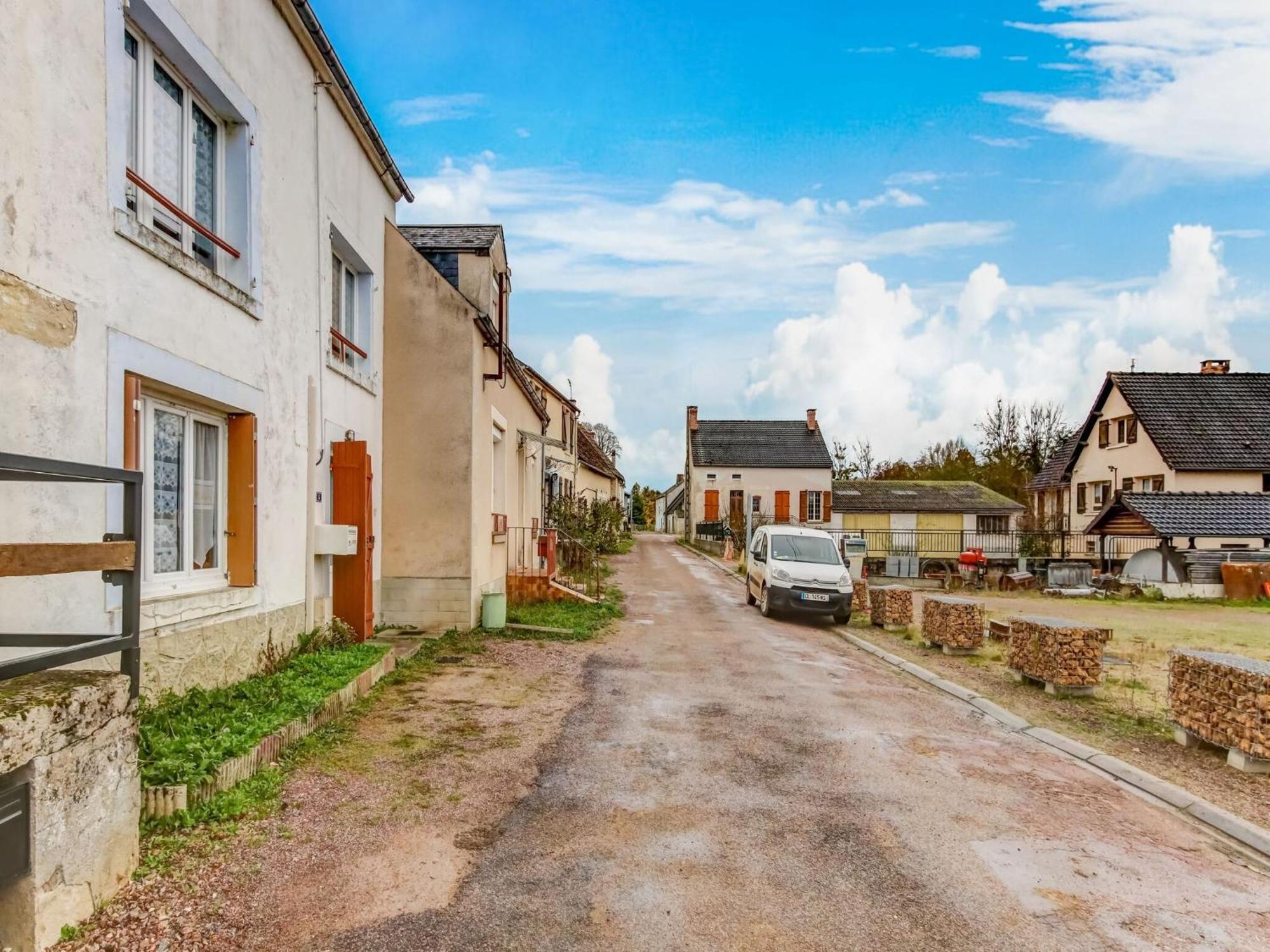 Traditional Holiday Home In Brinon Sur Beuvron Екстериор снимка