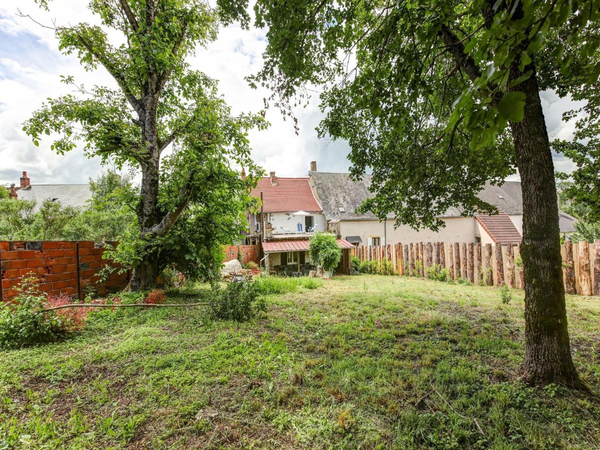 Traditional Holiday Home In Brinon Sur Beuvron Екстериор снимка